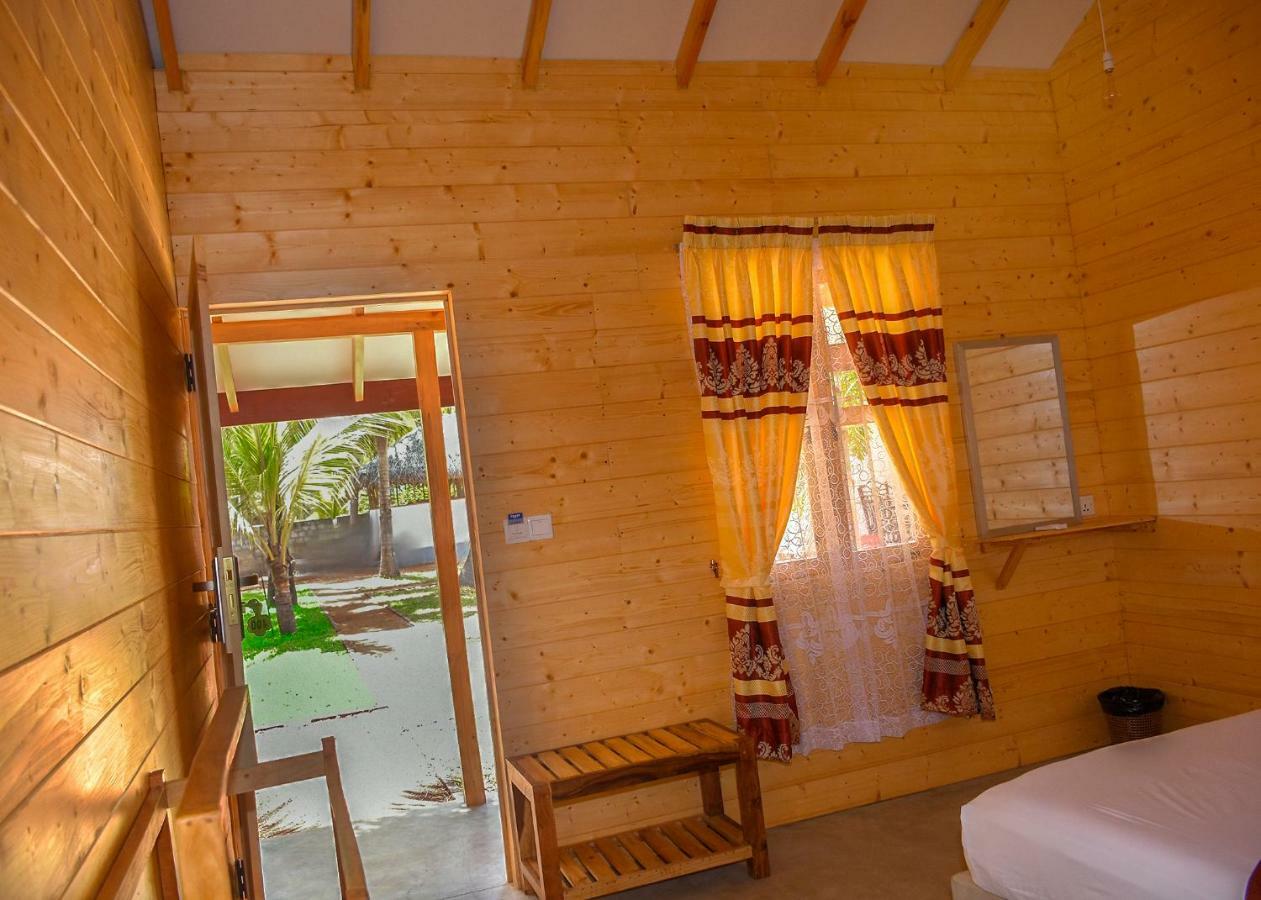Отель Trinco Relax Hut Тринкомали Экстерьер фото