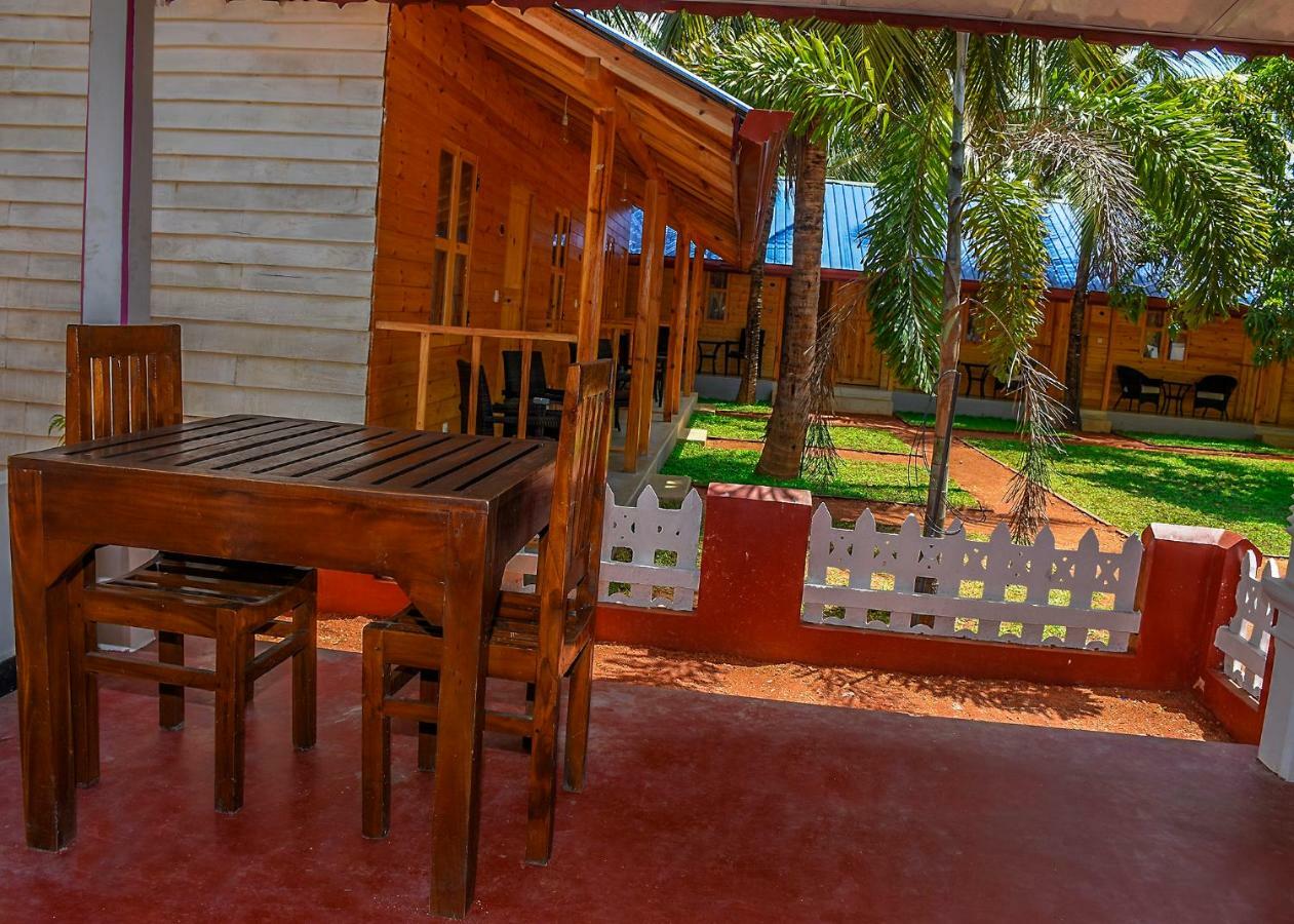 Отель Trinco Relax Hut Тринкомали Экстерьер фото